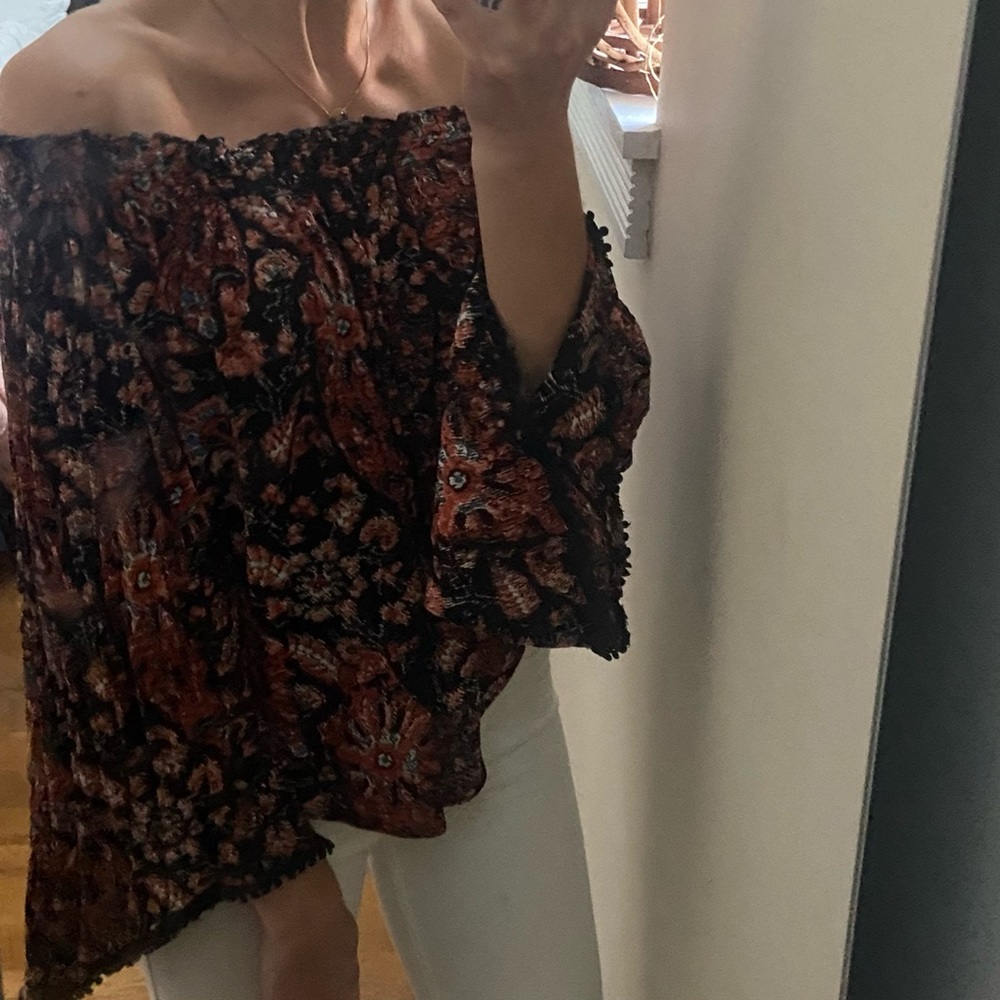 Abercrombie & Fitch off the shoulder top